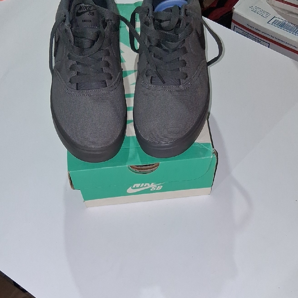 Nike SB Men's Dark Gray Sneakers